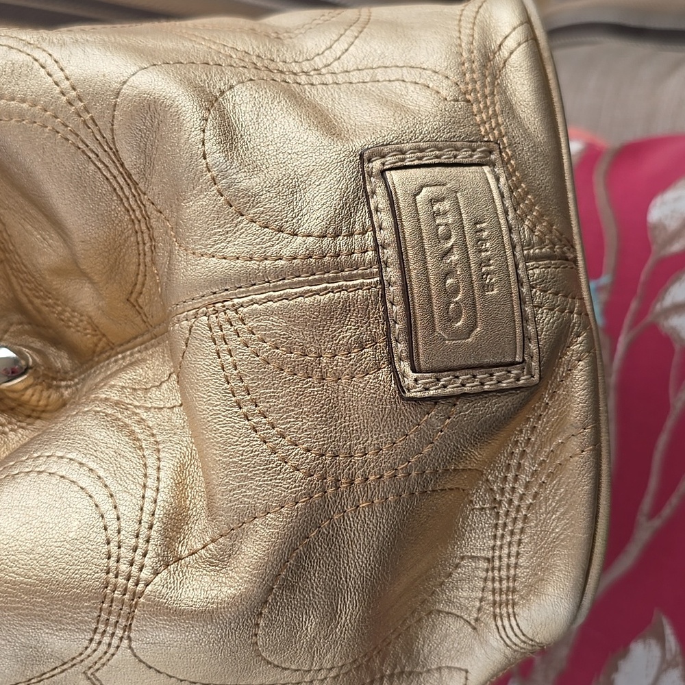 Coach Metallic Gold Signature Kiss Lock Tote Bag+Large Gold Glitter Coach Tag. - Picture 7 of 13